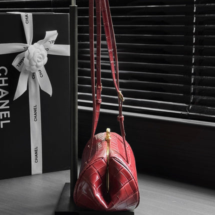 CHANEL 26S SHOULDER BAG 28 IN DARK RED CROC-EMBOSSED CALFSKIN