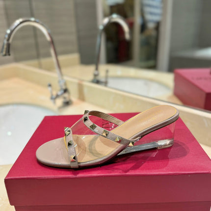 ROCKSTUD MULE SANDALS IN LIGHT PINK CALFSKIN AND TRANSPARENT PVC FILM