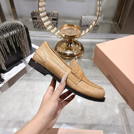 MIUMIU 26S BLOCK HEEL LOAFERS 25MM IN BEIGE CROCODILE EMBOSSED CALFSKIN