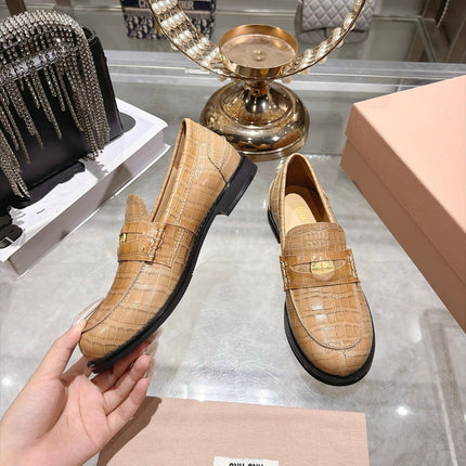 MIUMIU 26S BLOCK HEEL LOAFERS 25MM IN BEIGE CROCODILE EMBOSSED CALFSKIN