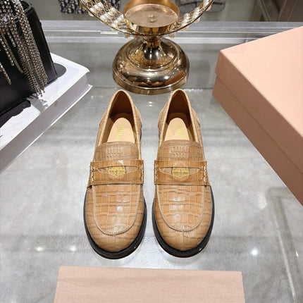 MIUMIU 26S BLOCK HEEL LOAFERS 25MM IN BEIGE CROCODILE EMBOSSED CALFSKIN