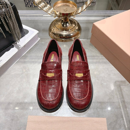 MIUMIU 26S BLOCK HEEL LOAFERS 25MM IN BURGUNDY RED CROCODILE EMBOSSED CALFSKIN