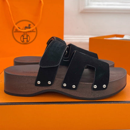 KOS CLOG IN BLACK SUEDE